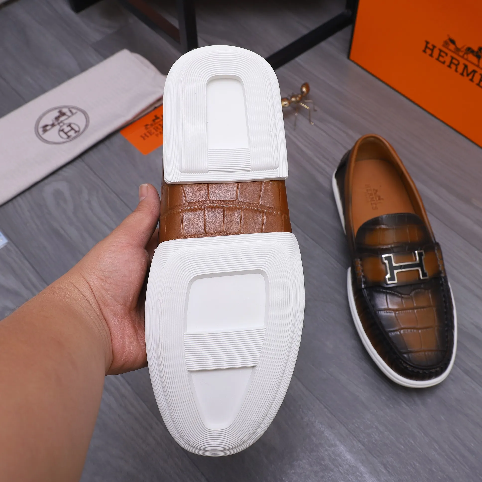 Men's shoes 💰500 Product trademark: HERMES "Hermes" casual slip-on leather shoes Regular size: 38-46 (45.46 custom-made, non-returnable) Product materials: Selected high-quality color-brushed stone grain cowhide upper, cowhide lining, original outsole